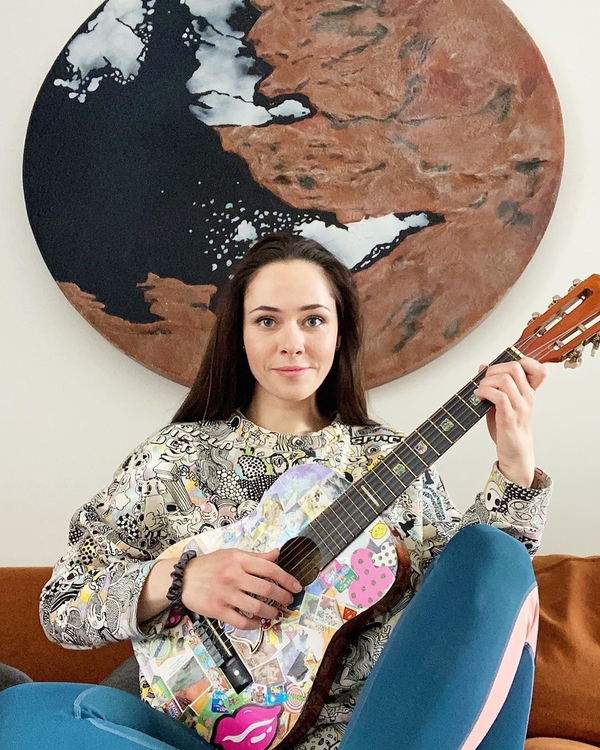 "Папина копия": Юлия Санина очаровала Сеть кадрами с подросшим сыном