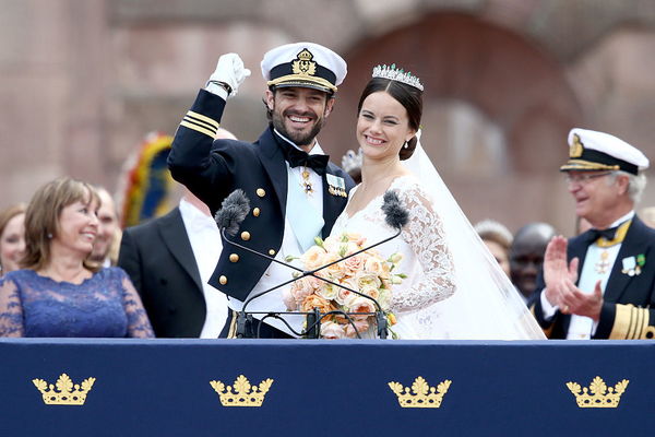 Шведский принц Карл Филипп поделился ранее неопубликованными кадрами со свадьбы