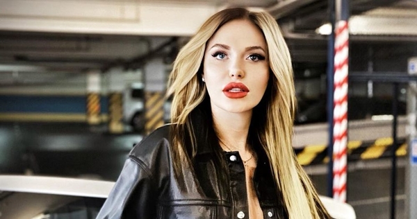 "Че добру преподать?": Слава Каминская отправилась на пляж в свадебном платье