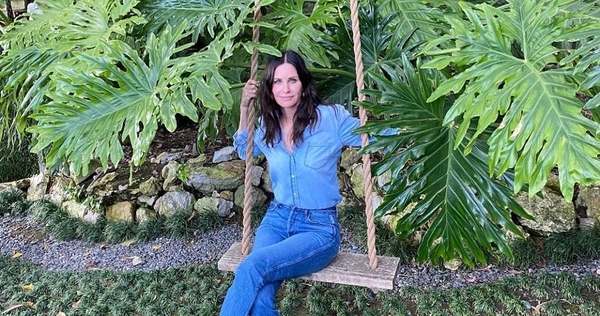 Именинница Кортни Кокс восхитила фигурой в бикини