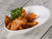 Как приготовить маринованные свиные уши по-корейски