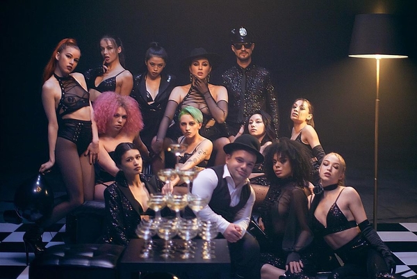 "I Want You": MARUV выпустила откровенный клип с Boosin - видео