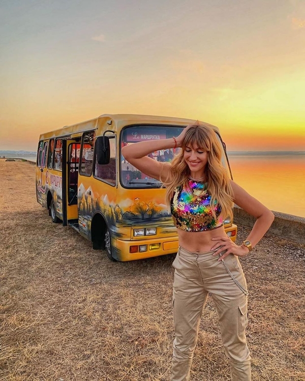 "Le Маршрутка" отправилась в путь: где ждать Лесю Никитюк этим летом?