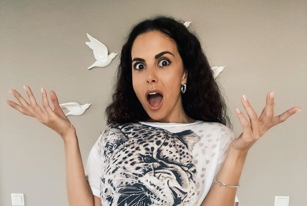 "Такая яркая!": Каменских в неожиданном образе покорила Сеть