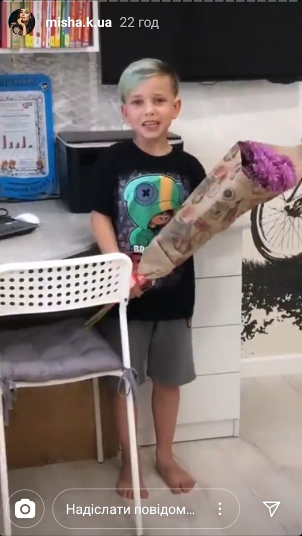 "Букеты и праздничный стол": Холостячка Мишина показала яркие фото со дня рождения