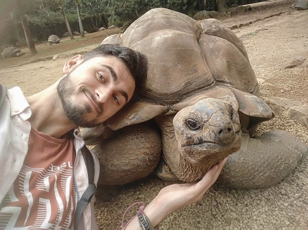 С крокодилом у окна: украинские ведущие дали мастер-класс по селфи