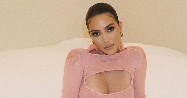 Ким Кардашьян показала редкие фото, где она стирает белье