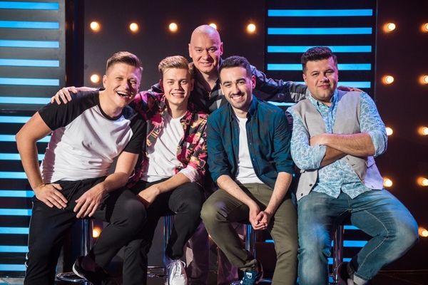 На фоне свалок и не только: известные комики рассказали об экстремальных селфи