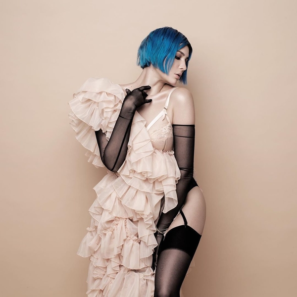 "Топчик": Нескромная MARUV показала фигуру с разных ракурсов