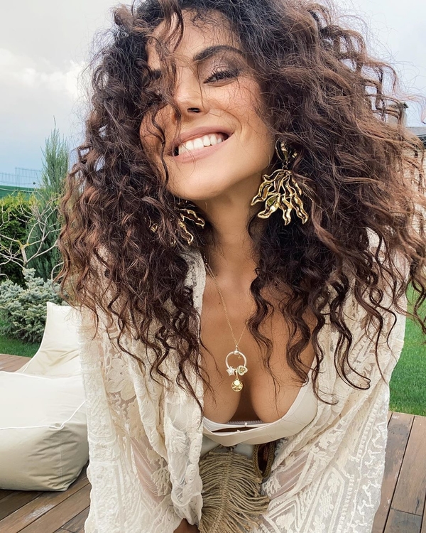 "Пятничное настроение": Похудевшая Каменских удивила сменой имиджа