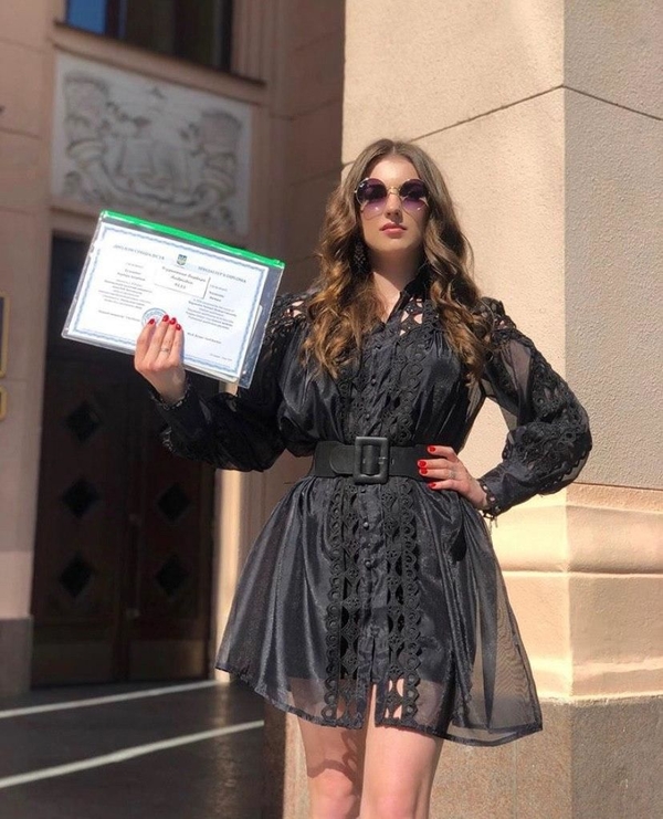 Дочь Кузьмы Скрябина закончила университет и отпраздновала выпускной