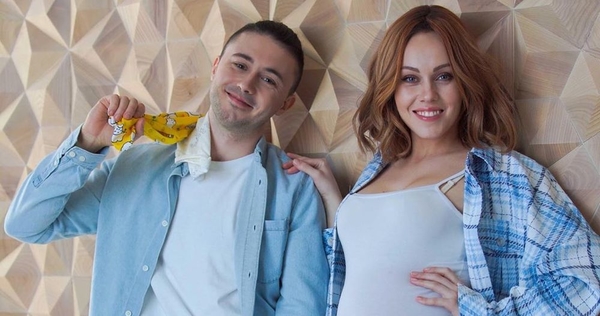 Беременная Alyosha показала фото в купальнике