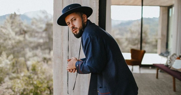 "Как и в первый день люблю": MONATIK трогательно поздравил жену с годовщиной свадьбы