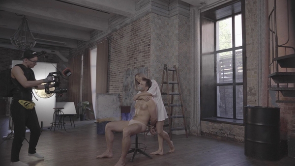 Злата Огневич раздела парня в клипе "Гола правда" - видео