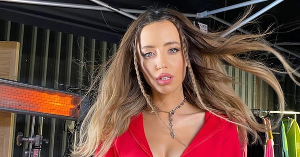 Надя Дорофеева поразила идеальной фигурой в прозрачном мини-платье