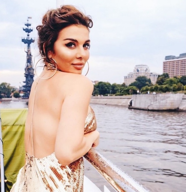 "Лицо не пострадало?": Седокова упала в кадре на съемках клипа