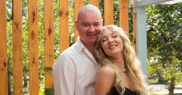 "Спасибо за детей и уют": Евгений Кошевой поздравил жену с годовщиной свадьбы