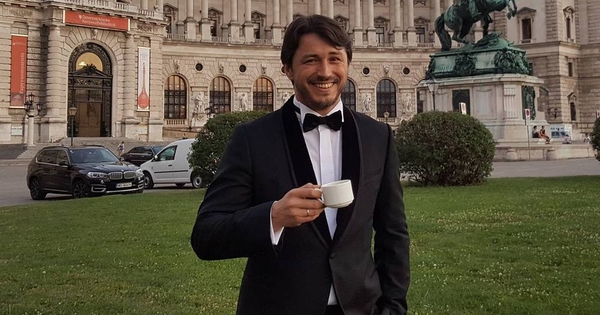 "Повел девушек на десертик": Притула запостил новое фото с женой и дочерью