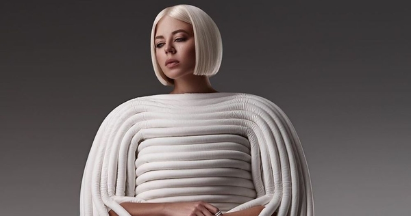 ONUKA показала, как играет новорожденному сыну на сопилке - видео