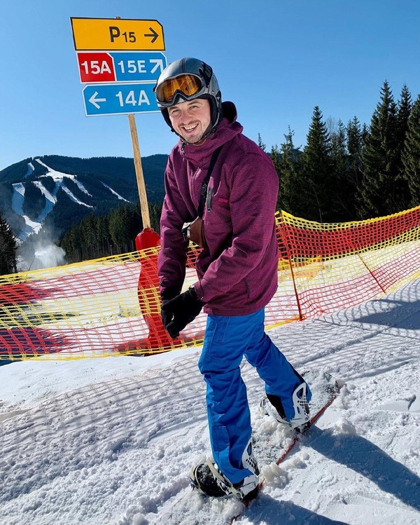 Женя Янович: "Мне нужно куда-то бежать, что-то видеть, где-то влезть"