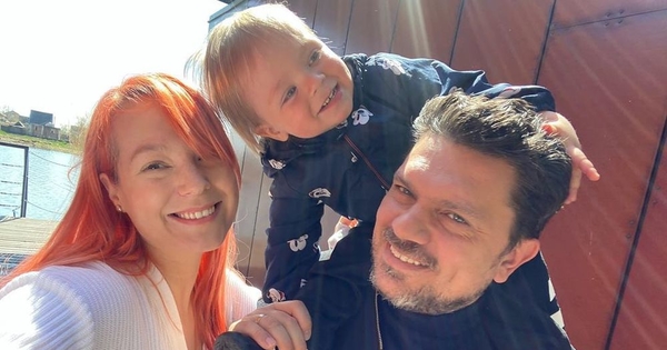 Беременная Tarabarova снялась топлес в новой семейной фотосессии