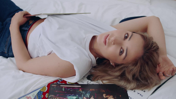 Нежная Злата Огневич обнажилась в откровенном клипе