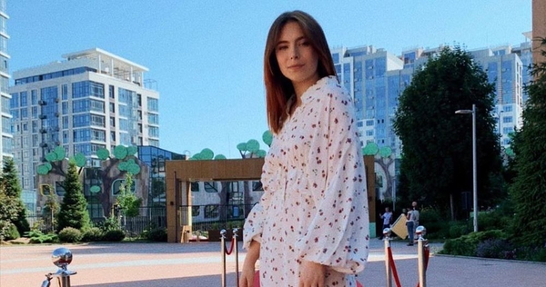 Дочь Елены Кравец показала, в каком платье появилась на выпускном