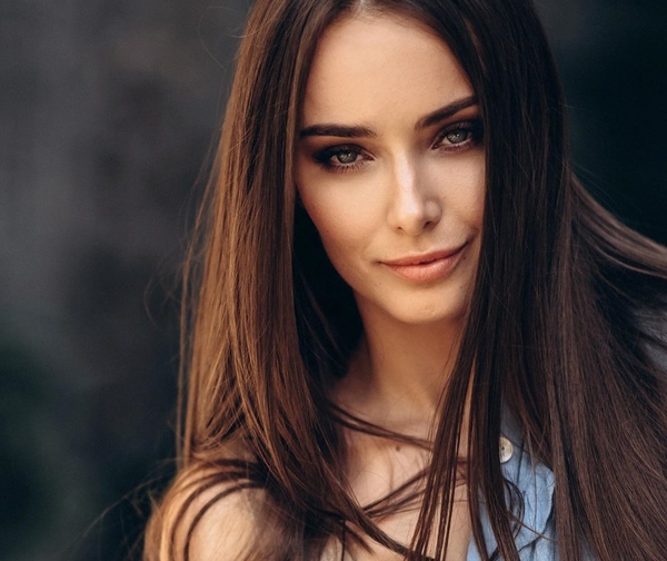 "Подумаю": Холостячка Ксения Мишина примерила образ блондинки