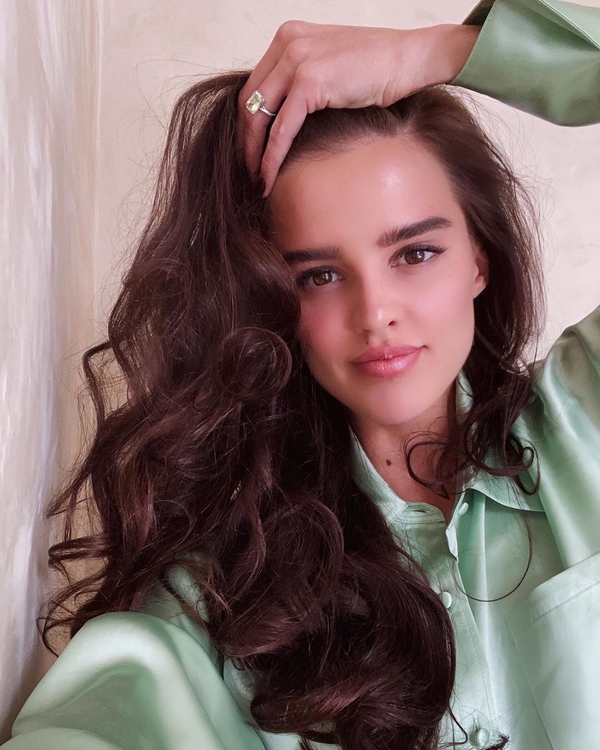 Мисс Украина Вселенная вышла замуж в Каннах - фото