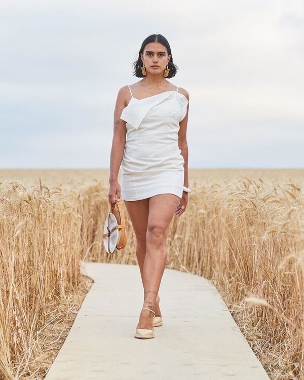 Мода во время чумы: Jacquеmus провели самый стильный показ в истории