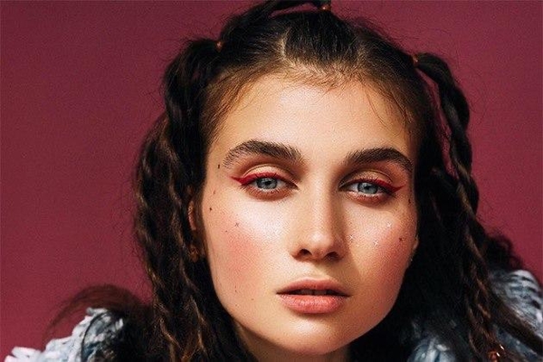 "Ржу над сексистскими соображениями": Jerry Heil написала саундтрек для веб-сериала FAKE