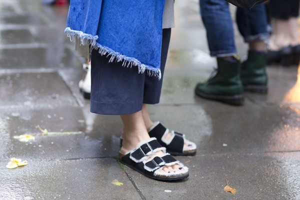 Ортопедический тренд: Как выглядят самые стильные сандалии лета 2020