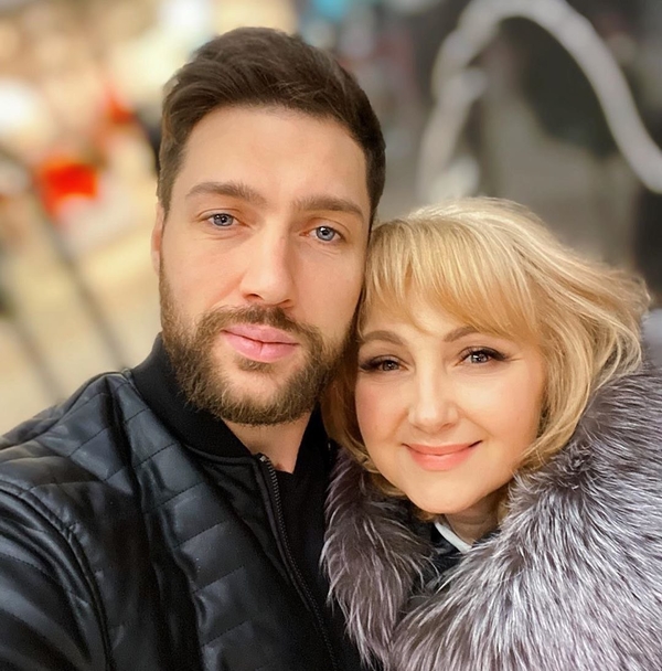 Ведущий "Кохання на виживання" посвятил трогательный трек маме