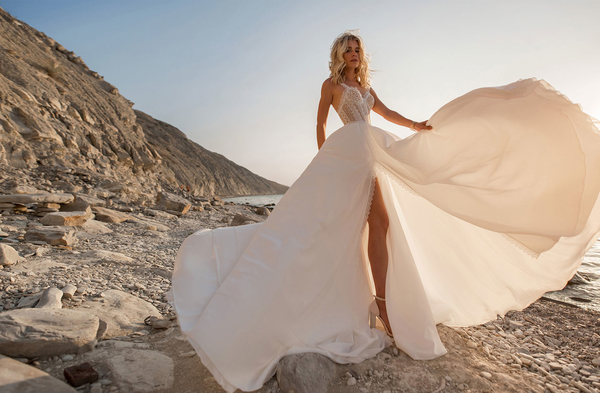 Классика жанра: ТОП-10 свадебных платьев для “летних” невест 2020