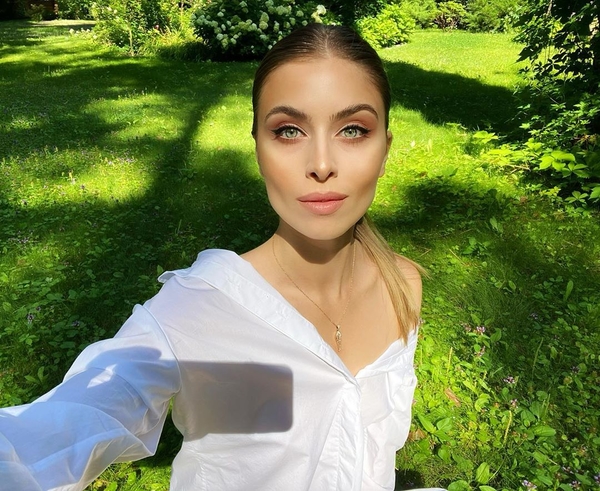 "Конфетка какая": 19-летняя внучка Ротару сверкнула трендовым бельем