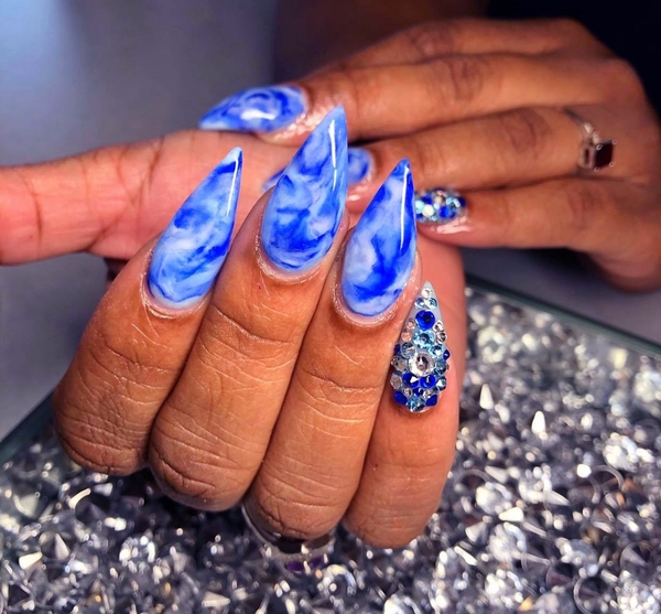 Трендовые ноготки: ТОП-10 стильных дизайнов летнего маникюра