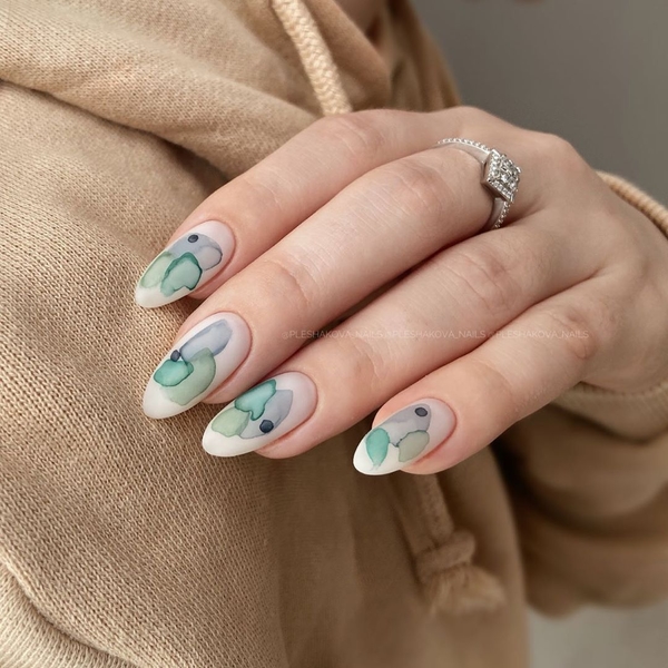 Трендовые ноготки: ТОП-10 стильных дизайнов летнего маникюра