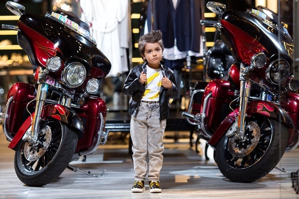 "Вот это харизма!": 4-летний сын Ирины Билык снялся в фотосессии в образе байкера