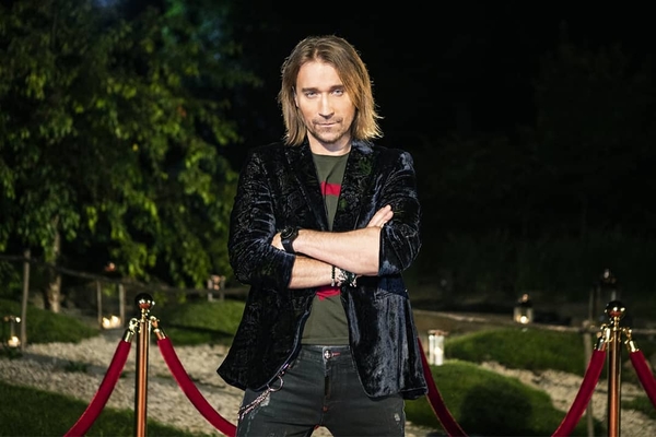 "Какой красавец": Винник показал, как чилит в гамаке