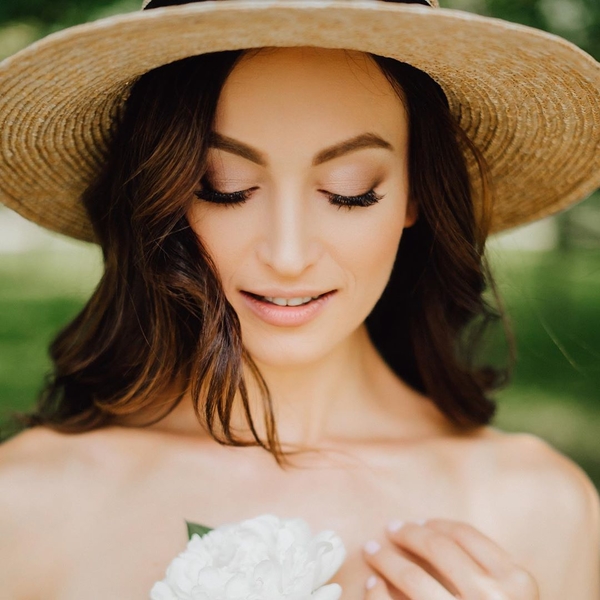 "Как вам новая я?": Бывшая жена Остапчука засветилась в ярких аутфитах