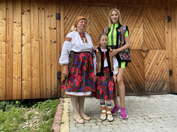 Сменила профессию: Леся Никитюк помогает продавать еду