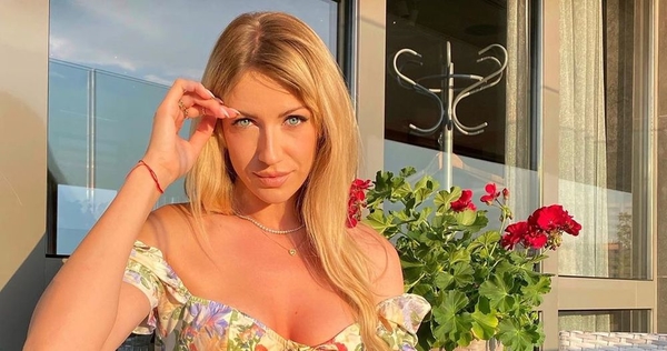 Леся Никитюк снялась на фоне раздетого мужчины