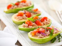 Рецепт дня: запеченное авокадо с сыром и креветками