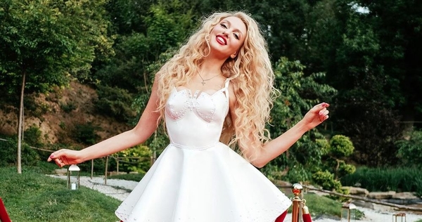 Похожи?: Оля Полякова запостила архивные фото с бабушкой и дедушкой