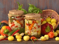 Ассорти из маринованных овощей на зиму: актуальный рецепт
