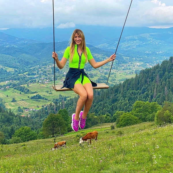 На корыте через реку: На какие жертвы Леся Никитюк готова ради удачного кадра