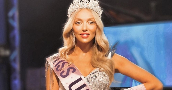 "Девочка в любом возрасте!": Полякова показала архивные фото с мамой