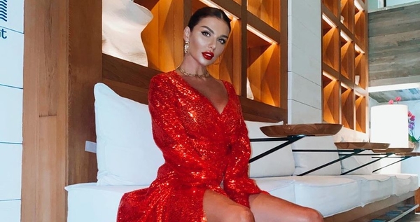 Анна Седокова показала молодого жениха с голым торсом