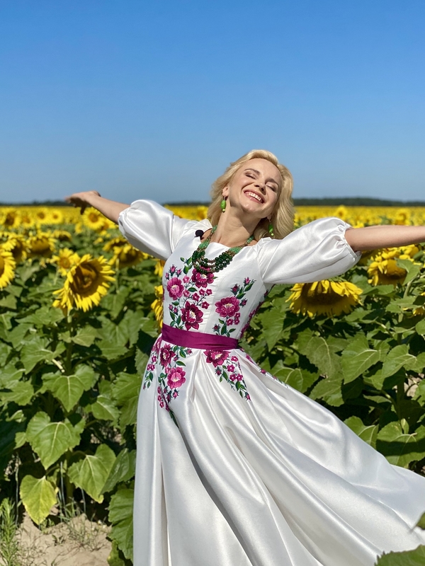 Лилия Ребрик очаровала нежным образом в оригинальной вышиванке