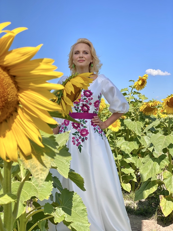 Лилия Ребрик очаровала нежным образом в оригинальной вышиванке